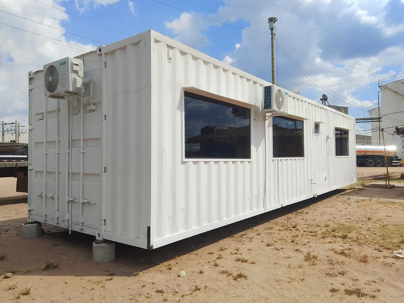 Oficinas en contenedores construidas por Multitainer