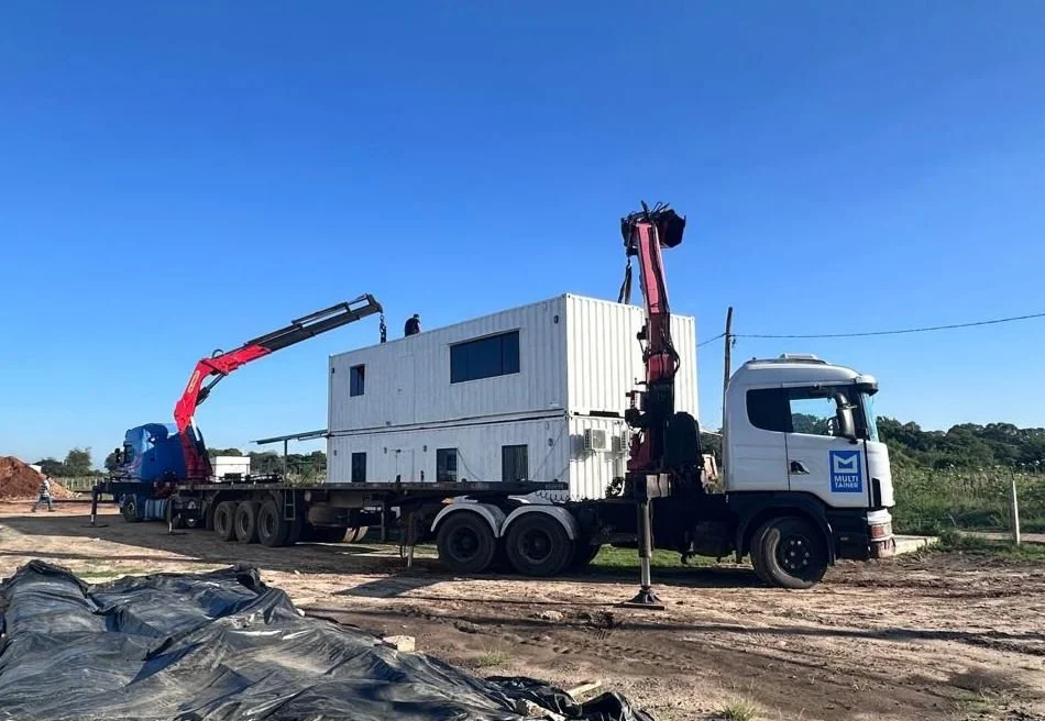 Edificio modular de dos plantas construido en contenedores — Multitainer